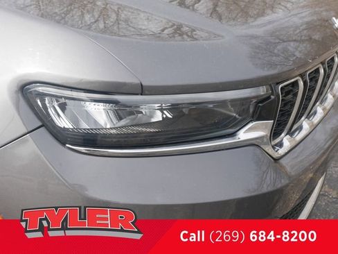 Certified 2022 Jeep Grand Cherokee Limited w/ Luxury Tech Group II AWD/4WD image 10