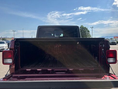 Used 2021 Jeep Gladiator Sport image 30