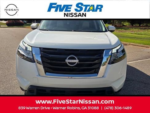 Used 2024 Nissan Pathfinder SL FWD image 2