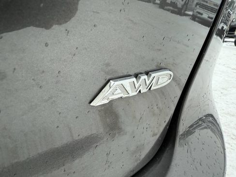 Used 2023 Chrysler Pacifica Touring-L image 28