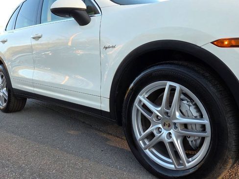 Used 2012 Porsche Cayenne S AWD/4WD image 19