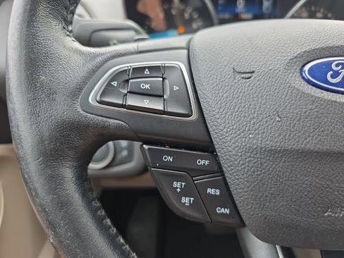Used 2017 Ford Escape Titanium FWD image 19