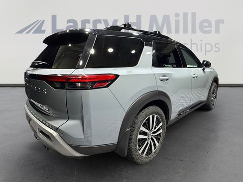 Certified 2024 Nissan Pathfinder Platinum image 5