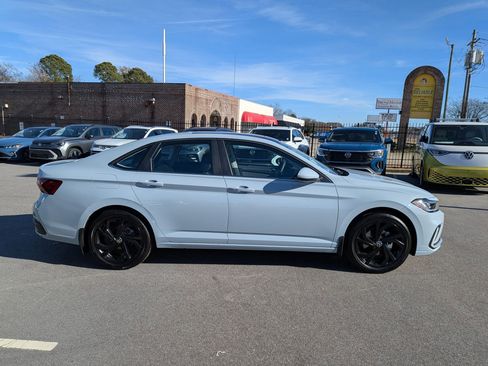 New 2026 Volkswagen Jetta SE image 2