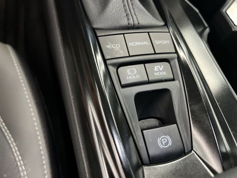 Used 2025 Toyota Camry SE w/ Convenience Package image 30