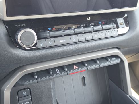 Used 2025 Toyota Tundra Limited image 44