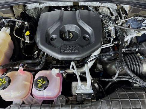 Used 2023 Jeep Grand Cherokee 4WD 4xe image 37