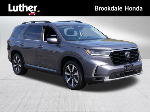 Used 2025 Honda Pilot Touring image 1