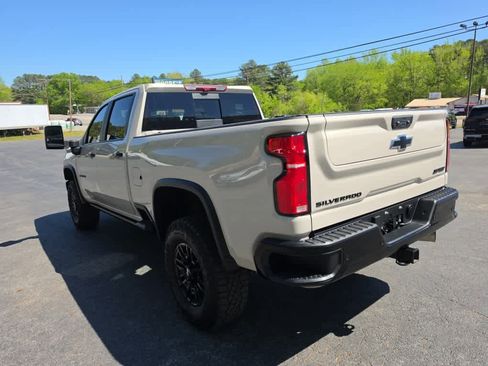 Used 2026 Chevrolet Silverado 2500 ZR2 w/ LPO, Dark Essentials Package AWD/4WD image 8