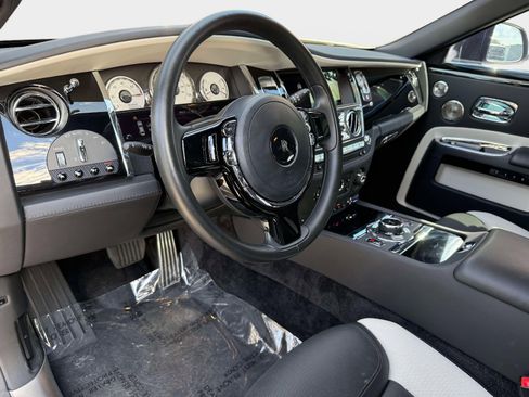 Used 2020 Rolls-Royce Ghost Black Badge image 45