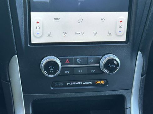 Used 2024 Ford Edge SEL image 25