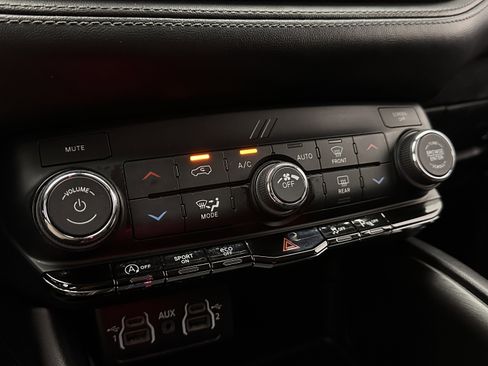 Used 2022 Dodge Durango SXT image 17