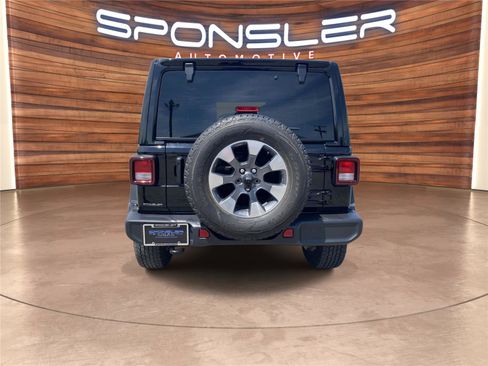 Used 2022 Jeep Wrangler Unlimited Sahara w/ Cold Weather Group AWD/4WD image 6