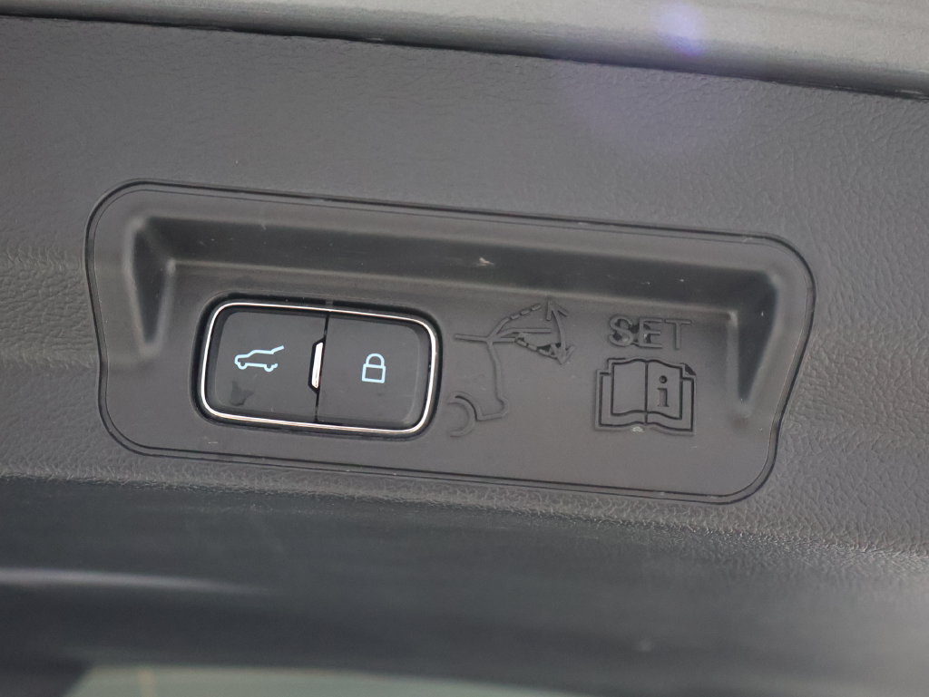 Used 2025 Ford Explorer ST-Line AWD/4WD image 19