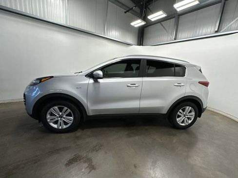 Used 2018 Kia Sportage LX w/ LX Popular Package image 2
