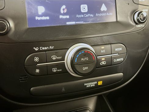 Used 2018 Kia Soul + FWD image 22