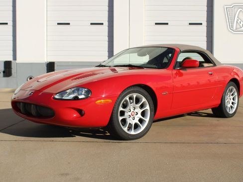 Used 2000 Jaguar XK8 Convertible image 4