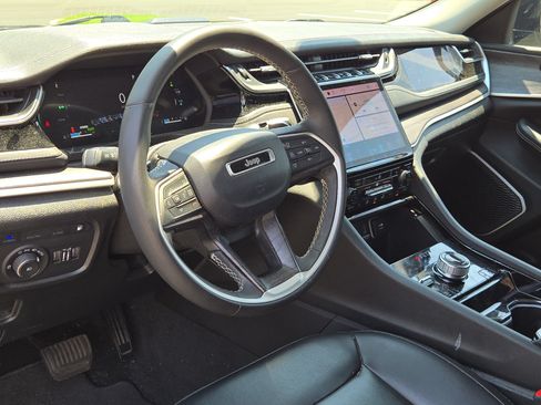 Used 2023 Jeep Grand Cherokee 4WD 4xe image 17