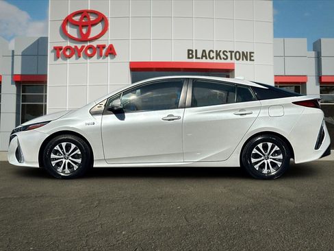 Certified 2022 Toyota Prius Prime XLE FWD image 6