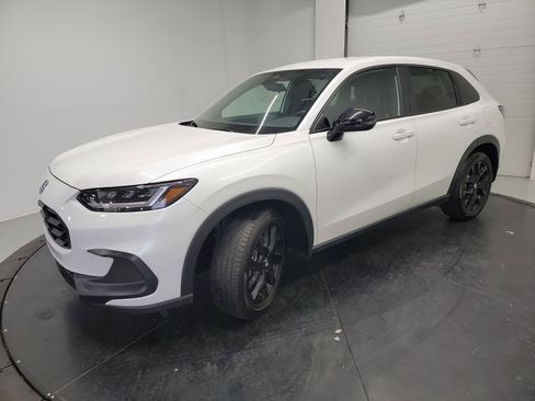 Certified 2025 Honda HR-V Sport image 3