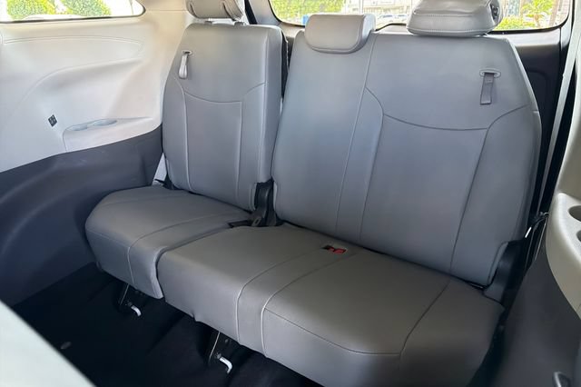 Used 2024 Toyota Sienna XLE FWD image 18