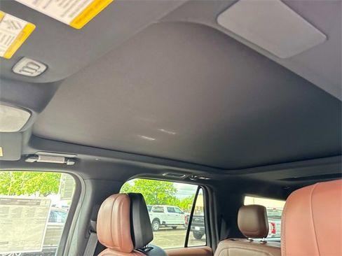 New 2025 Lincoln Navigator L Reserve image 27