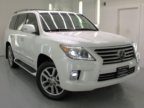 Used 2014 Lexus LX 570 4WD image 26