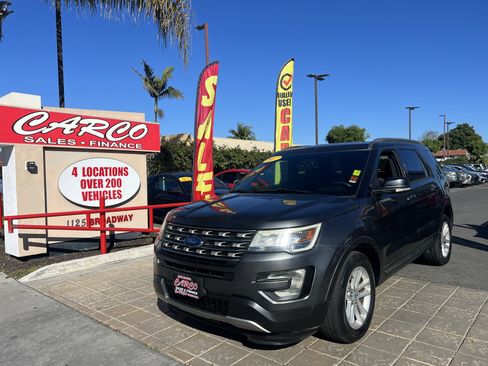 Used 2017 Ford Explorer XLT w/ Equipment Group 201A image 4