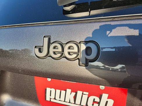 Used 2022 Jeep Cherokee Trailhawk w/ Comfort/Convenience Group AWD/4WD image 41