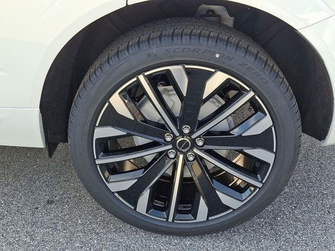 New 2026 Volvo XC60 B5 Ultra w/ Climate Package image 5