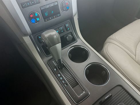 Used 2012 Chevrolet Traverse LT FWD image 23