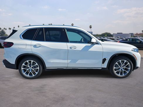 New 2026 BMW X5 sDrive40i image 4