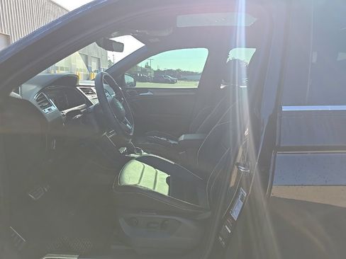Used 2024 Volkswagen Tiguan SEL R-Line w/ MDO Package, Two-Row AWD/4WD image 10