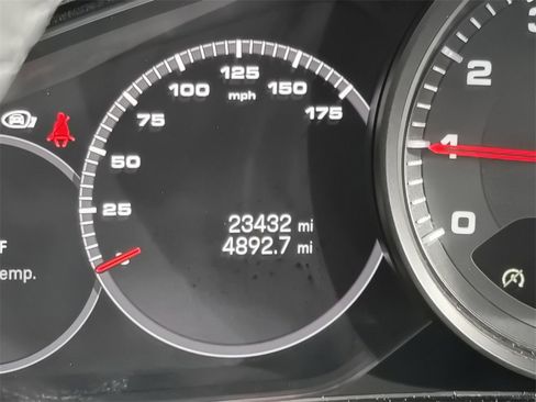 Used 2023 Porsche Cayenne Platinum Edition image 19