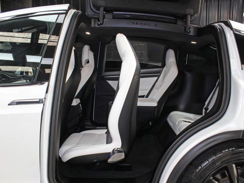 Used 2017 Tesla Model X 100D image 35