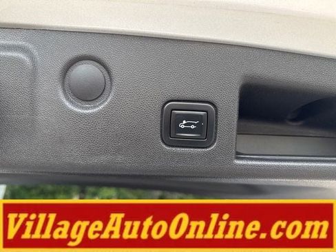 Used 2020 Chevrolet Equinox LT AWD/4WD image 28