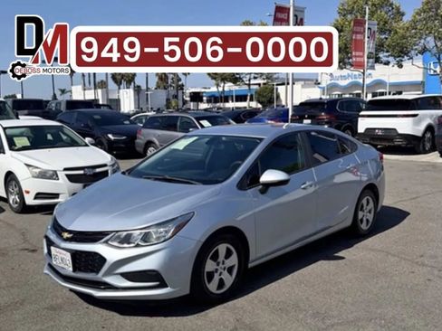 Used 2017 Chevrolet Cruze LS FWD image 1