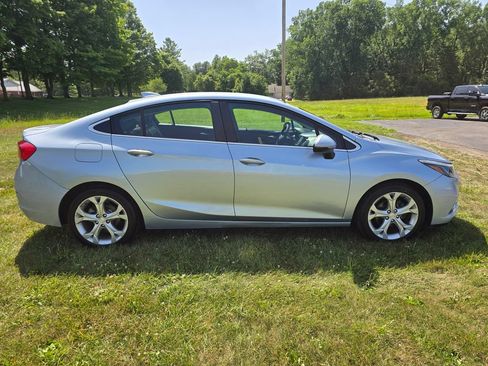 Used 2017 Chevrolet Cruze Premier FWD image 8