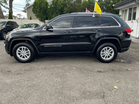 Used 2018 Jeep Grand Cherokee Laredo AWD/4WD image 4