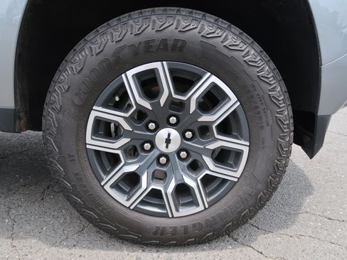 Used 2024 Chevrolet Colorado Z71 w/ Z71 Convenience Package 2 AWD/4WD image 45