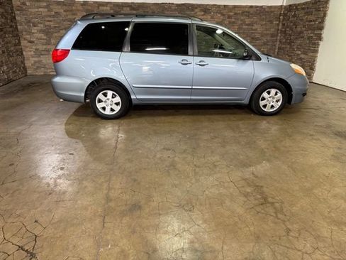 Used 2010 Toyota Sienna LE FWD image 5