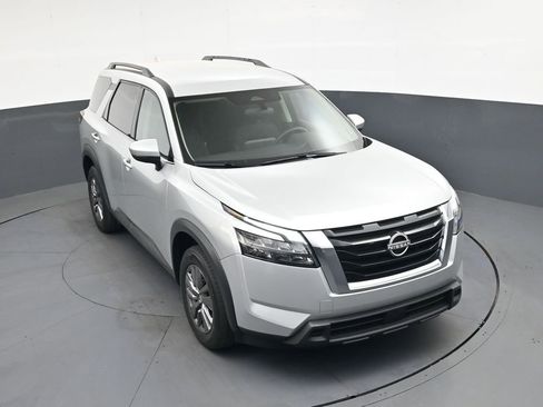 Used 2025 Nissan Pathfinder SV AWD/4WD image 30