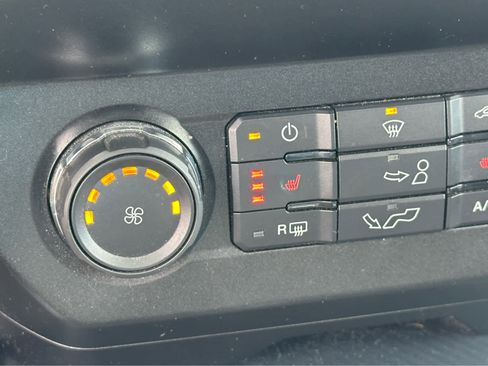 Used 2019 Ford F150 XLT w/ Equipment Group 302A Luxury AWD/4WD image 18