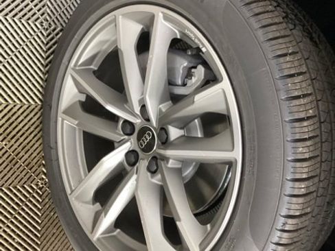 Certified 2025 Audi Q3 2.0T Premium w/ Convenience Package image 9