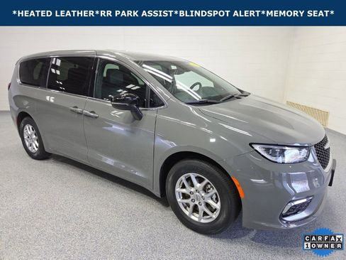 Used 2025 Chrysler Pacifica Select FWD image 1