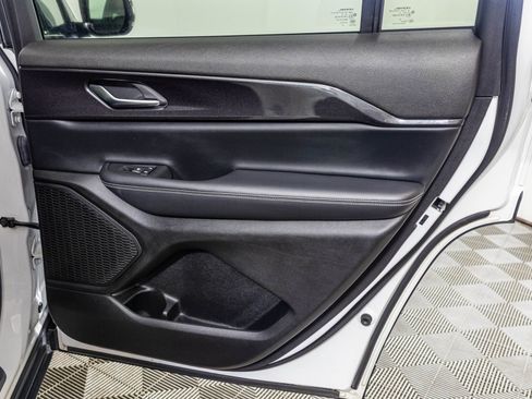 Used 2023 Jeep Grand Cherokee L Laredo image 48