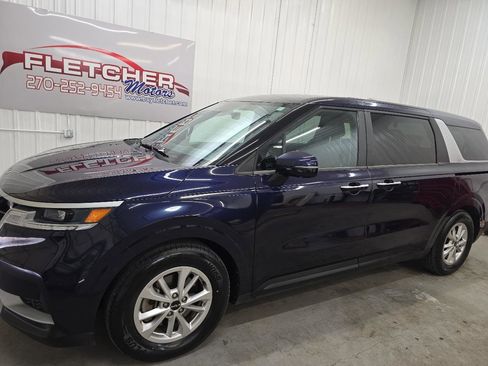 Used 2022 Kia Carnival LX image 2