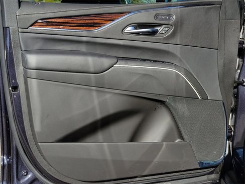 Used 2022 Cadillac Escalade ESV Luxury image 18