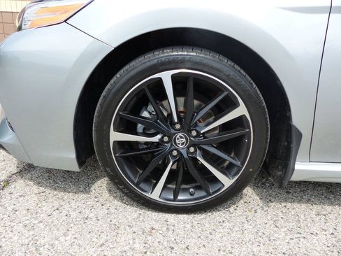 Used 2019 Toyota Camry XSE FWD image 17