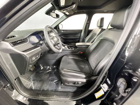 Used 2023 Jeep Grand Cherokee Altitude AWD/4WD image 20